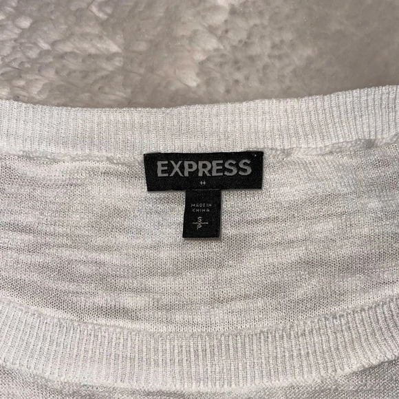 Express White Semi-Sheer 3/4 Tabbed Sleeve Round Hem Crewneck Top Small Women’s - Picture 9 of 11